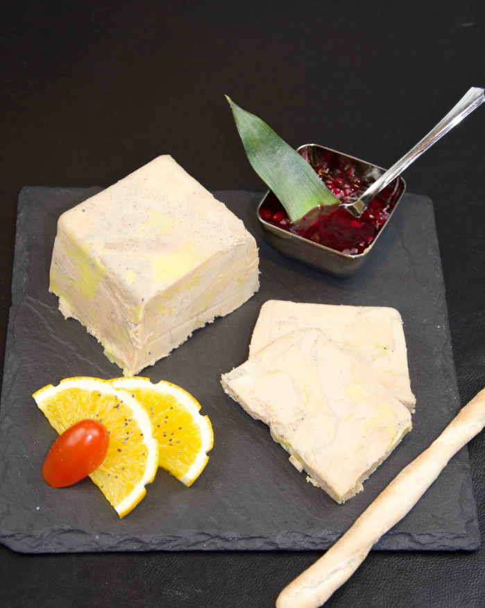 Plateau Foie gras canard avec toasts et confits